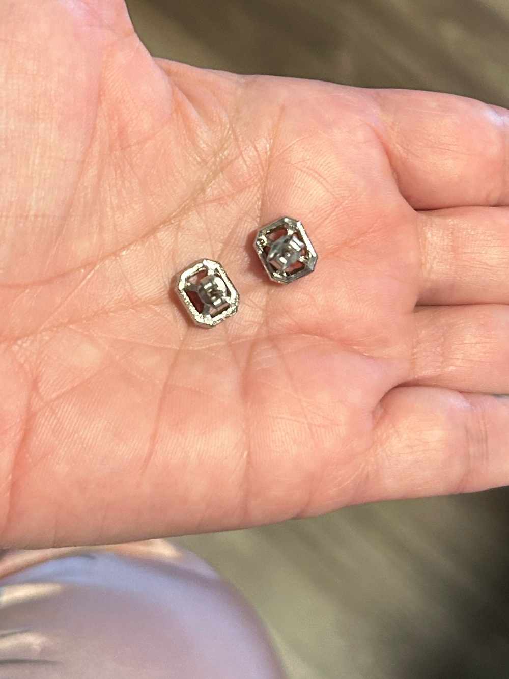 Vintage geometric crystal stud earring - Picture 3 of 4